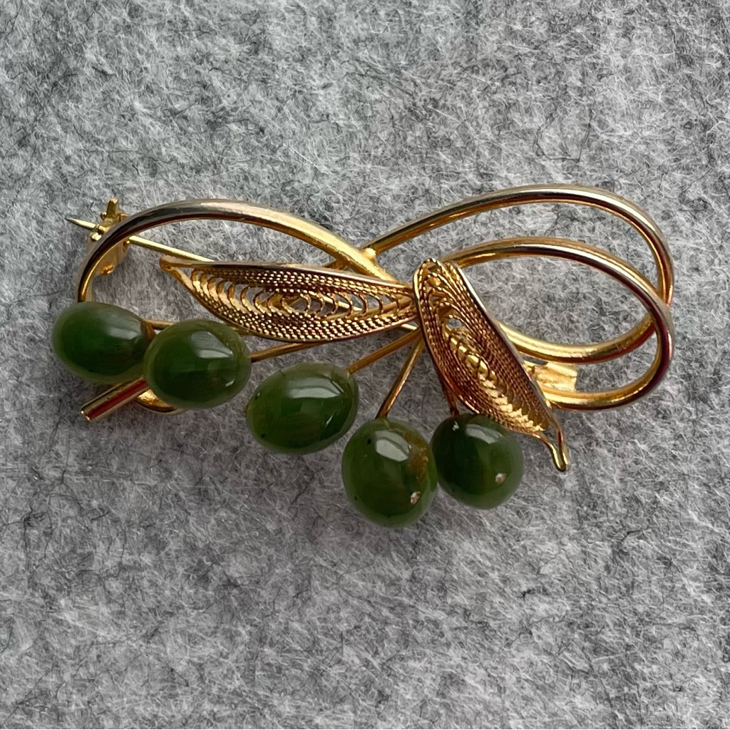 Vintage Brooch Green Stones And GoldTone Filigree Not Branded